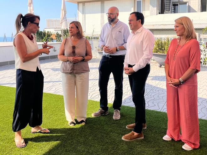 Galeria: Pérez Llorca visita la Escola de la Mar de Benicàssim y destaca la apuesta por el ocio educativo este verano