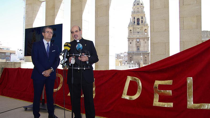 La terraza del Ayuntamiento sirvió ayer de escenario para presentar los actos del Corpus.