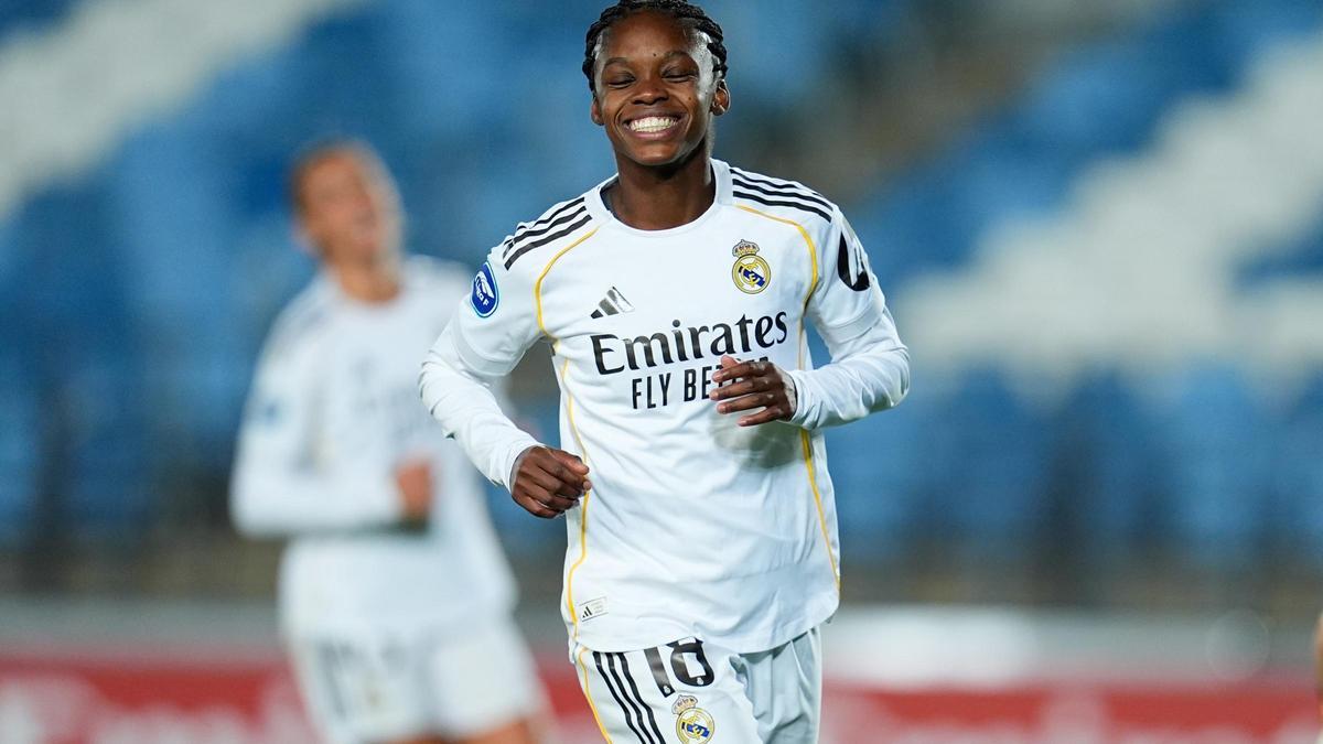 Linda Caicedo sonríe tras marcar su gol en el Real Madrid-Alhama CF El Pozo de la Liga F Moeve 2025-2026