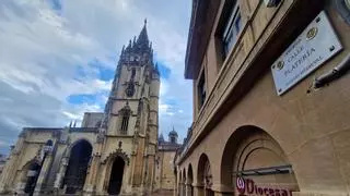 Oviedo recupera la toponimia histórica del casco antiguo: la ciudad estrena placas con los nombres medievales en 24 calles