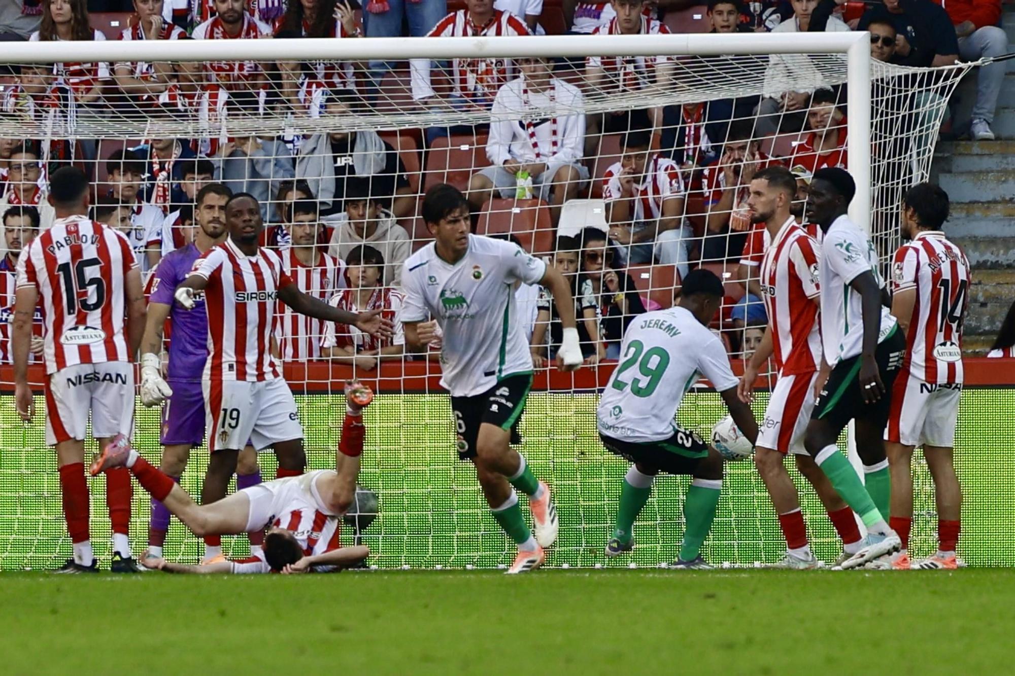 EN IMÁGENES: El partido del Sporting- Racing de Santander en El Molinón