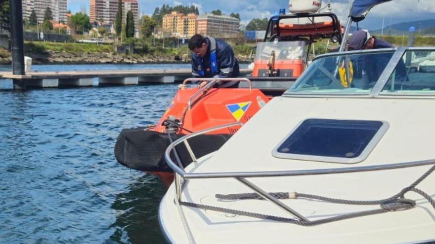 Rescatan a una embarcación a la deriva cerca de la isla de Tambo