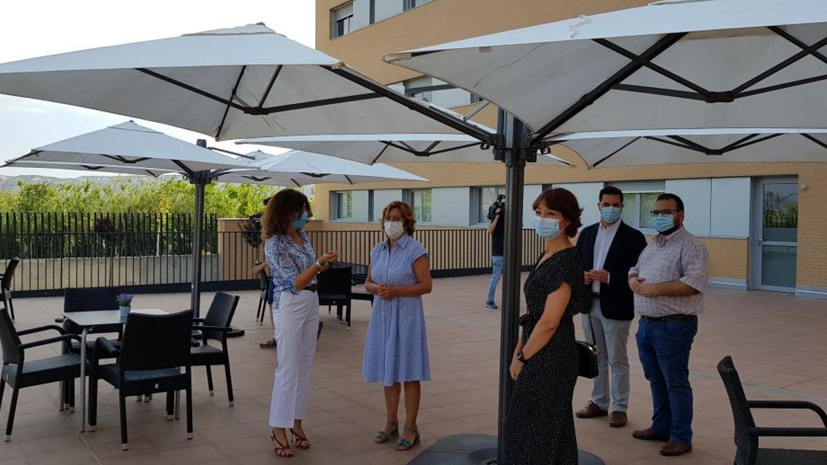 La consejera Broto durante su visita de este lunes a la residencia de los Maizales, en Casetas (Zaragoza)