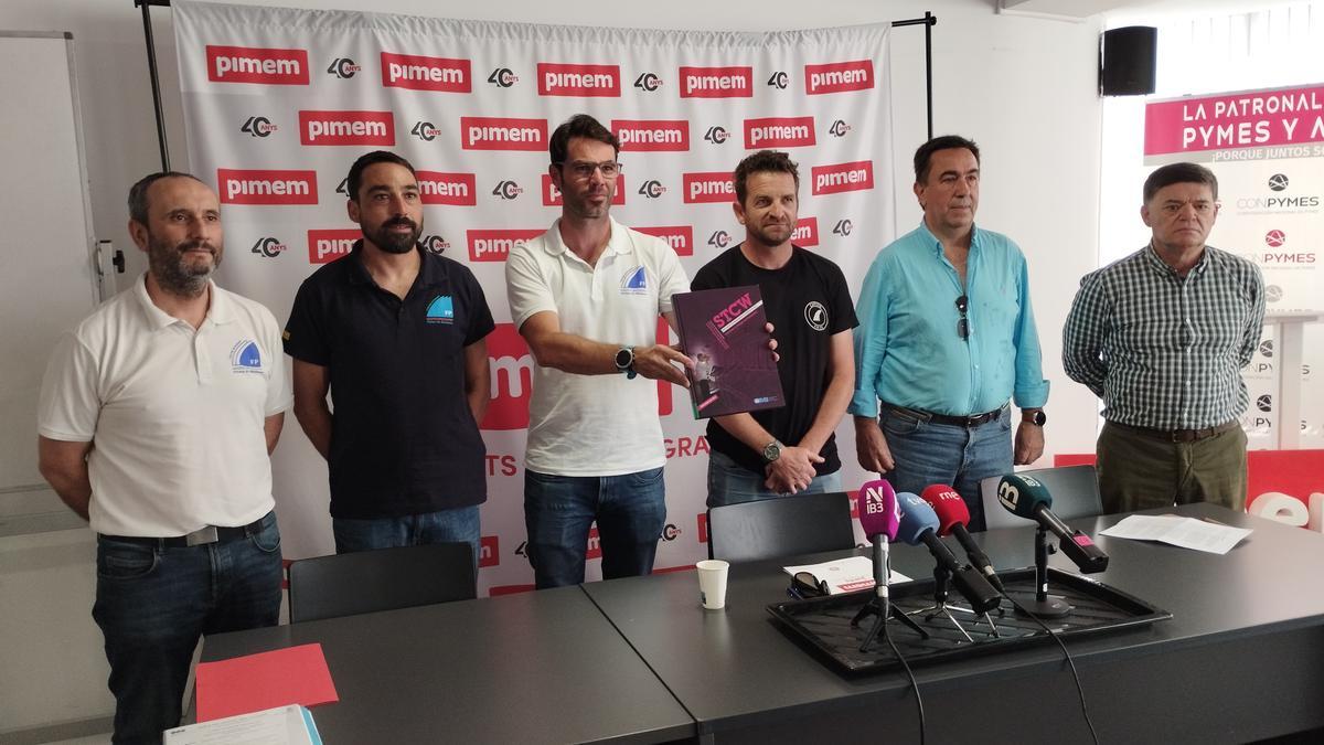 Representantes de ADNEA y profesores de la Escuela Nauticopesquera de Palma