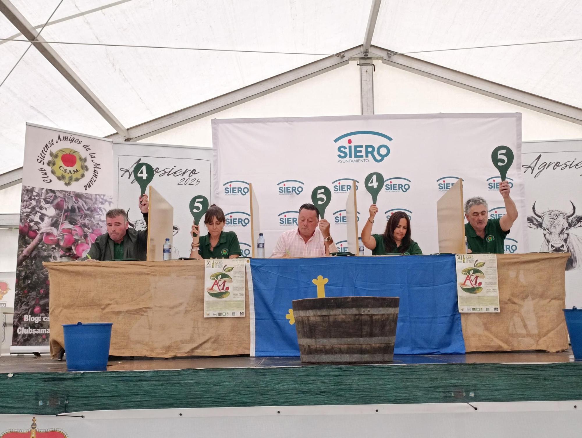 Miguel Ángel Pereda y José Manuel Sánchez, ganadores de los concursos de sidra de Agrosiero