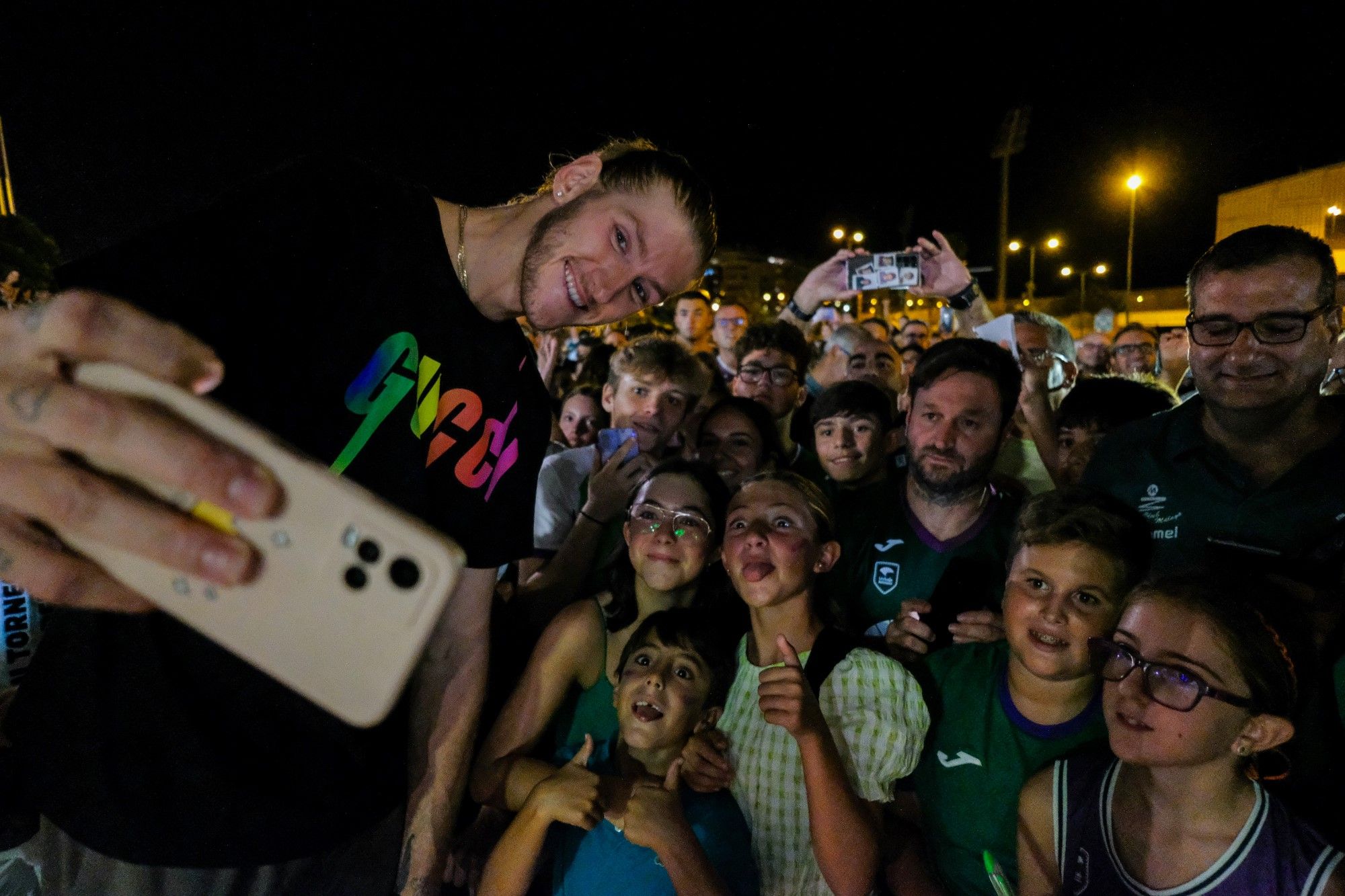 La gran fiesta de Dylan Osetkowski con la afición del Unicaja en el Carpena