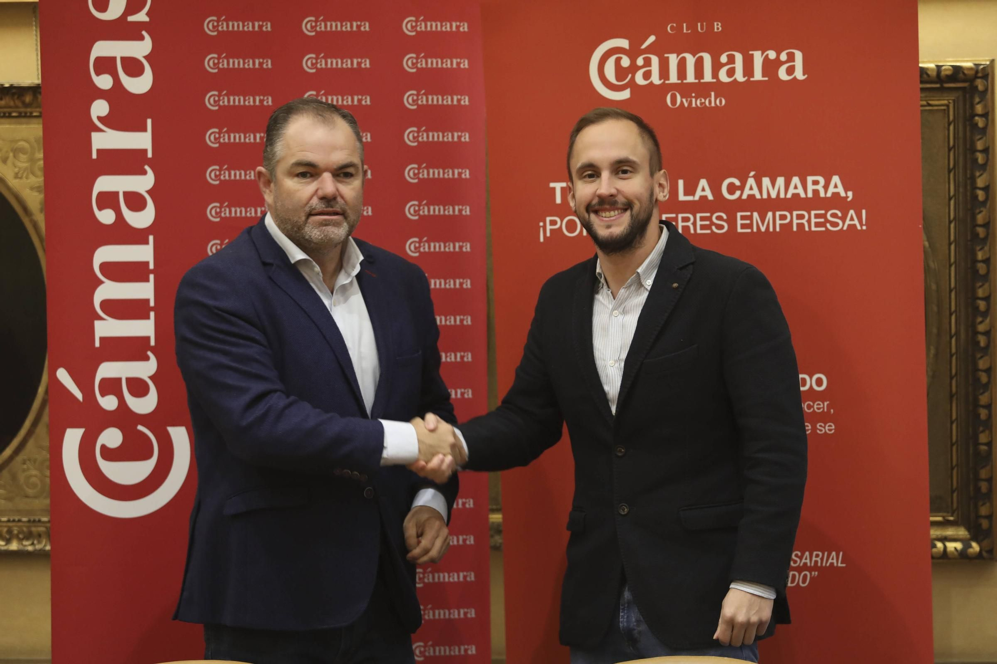 Por la izquierda, el presidente de la Cámara de Comercio, Carlos Paniceres, y el CEO de MIR Asturias, Alberto García.