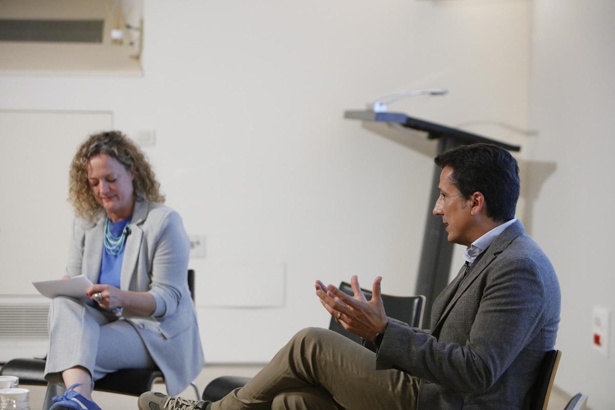 Moderatorin Lexa Wilms mit dem Dekan der Architektenkammer, Bernat Nadal. Moderatorin Lexa Wilms mit dem Dekan der Architektenkammer, Bernat Nadal.