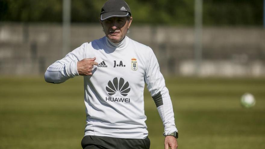 Anquela, con todos en el entrenamiento del Oviedo