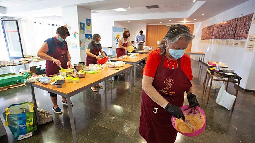 Taller de cocina en el centro cultural de Puig d’en Valls.