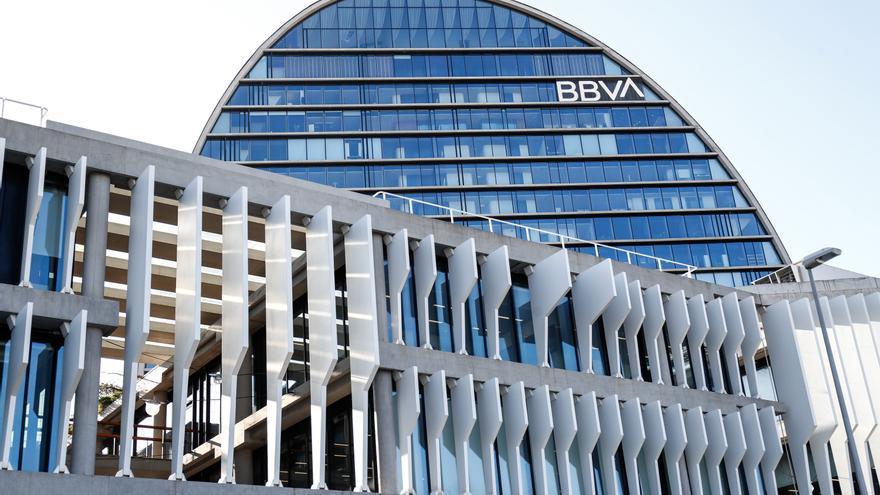 Archivo - La Ciudad BBVA, sede corporativa del Grupo Banco Bilbao Vizcaya Argentaria en España, donde se levanta, La Vela una torre circular de 19 plantas, en Madrid (España).