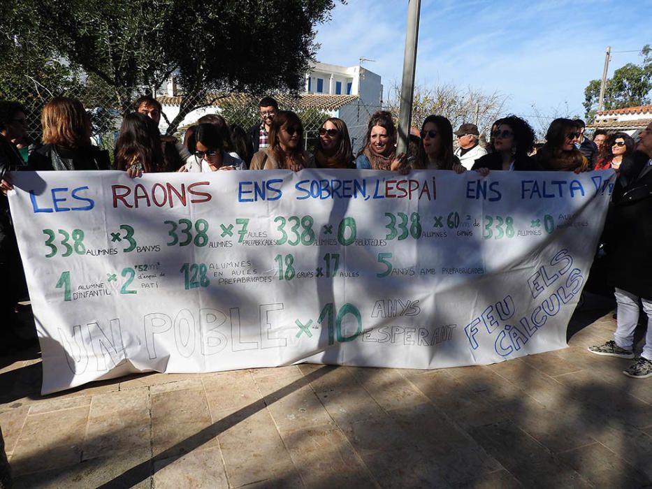 Manifestación para reclamar un nuevo colegio en Sant Ferran