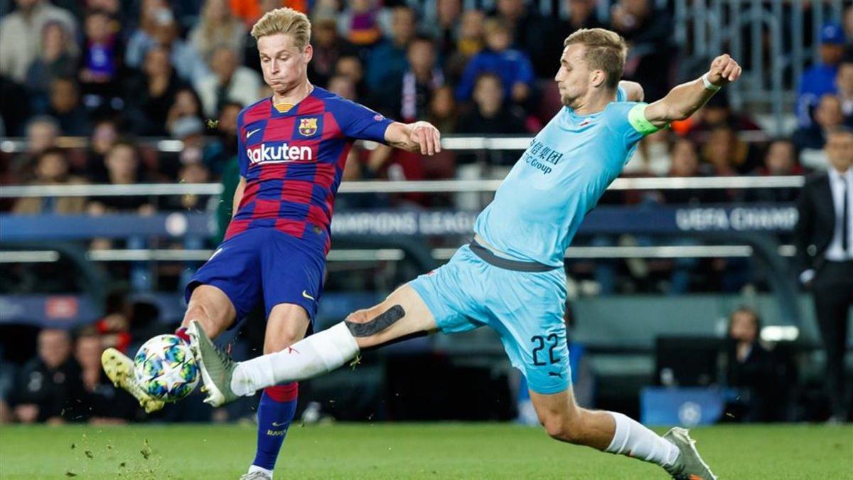 De Jong, ante el Slavia