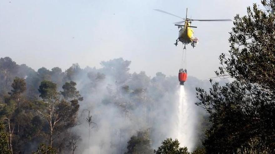 Un rayo provoca un incendio forestal en Atzeneta