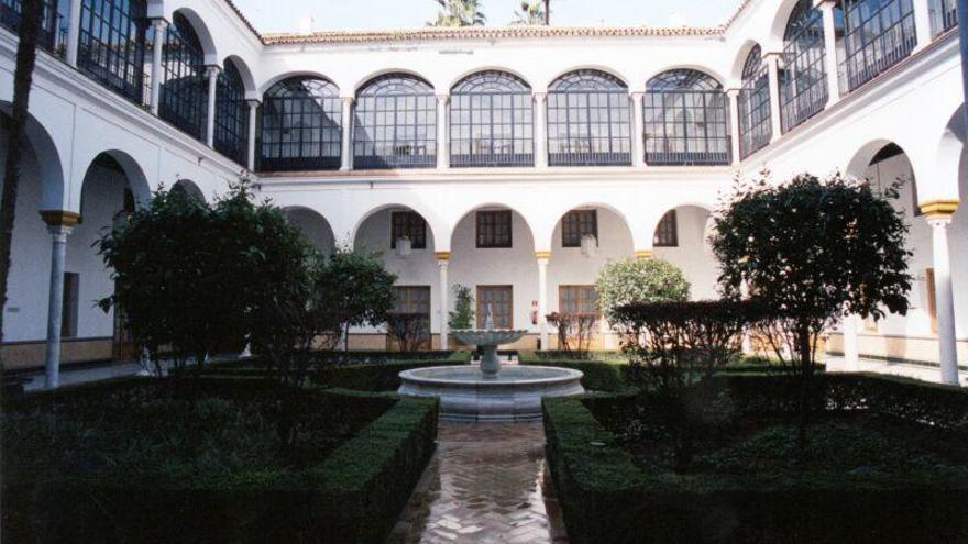 Patio del Hospital de las Cinco Llagas de Sevilla, sede del Parlamento andaluz.