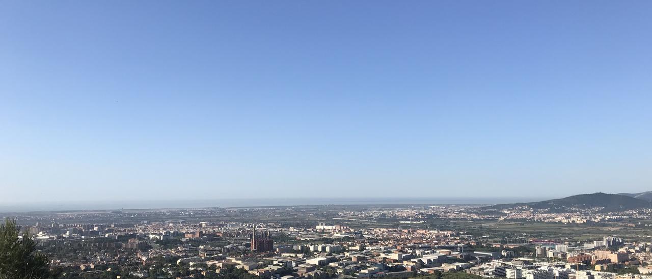 Nube de contaminación sobre el área metropolitana de Barcelona