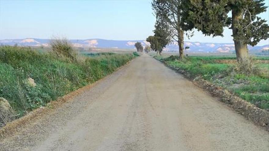 Tareas de mantenimiento y mejora de varios caminos rurales