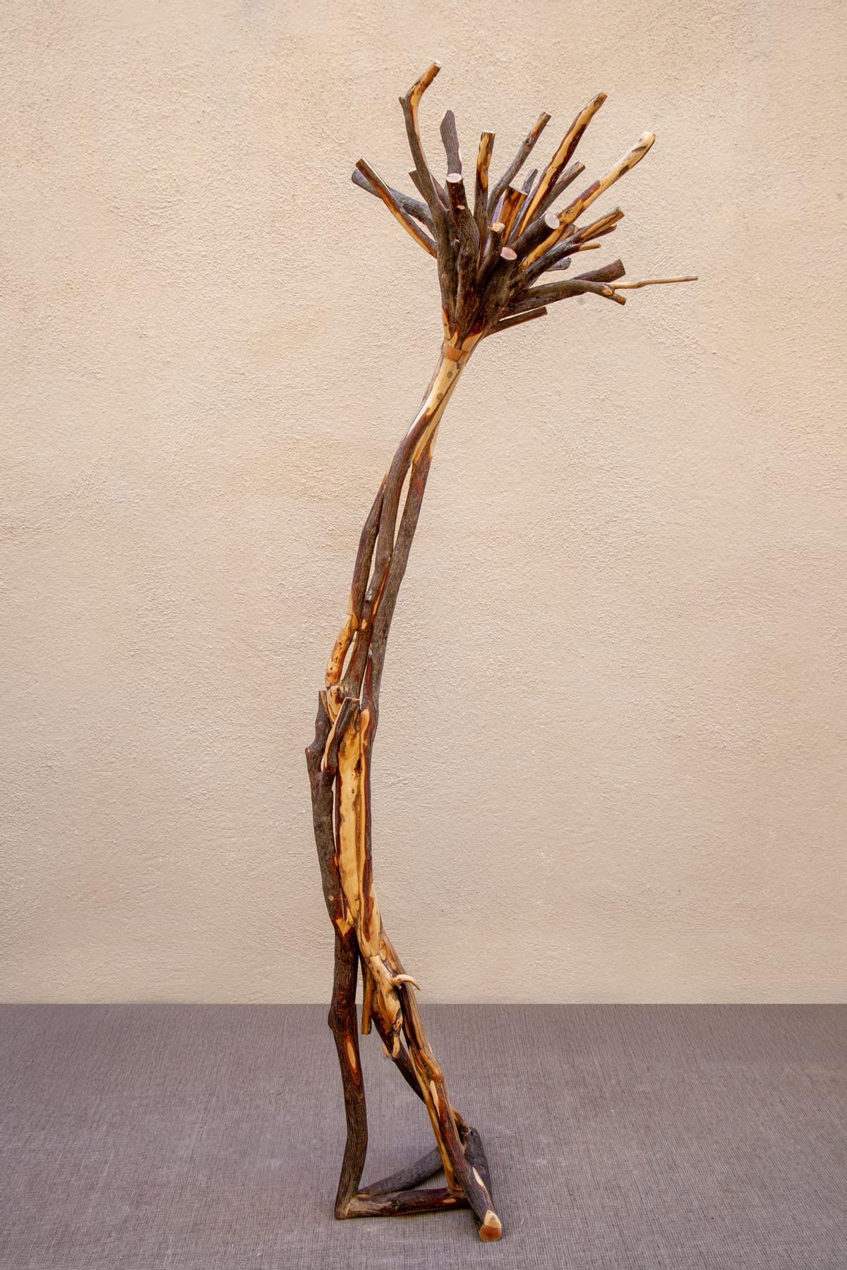 Un dels tòtems creats per Narcís Costa que s'exposen ara a Roses.