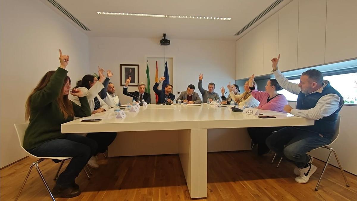 El Pleno del Ayuntamiento de Obejo vota por unanimidad el reconocimiento a los vecinos de Adamuz por la tragedia ferroviaria.