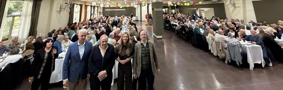 A conselleira compartiu o tradicional cocido cos membros da ABC de Corcubión.