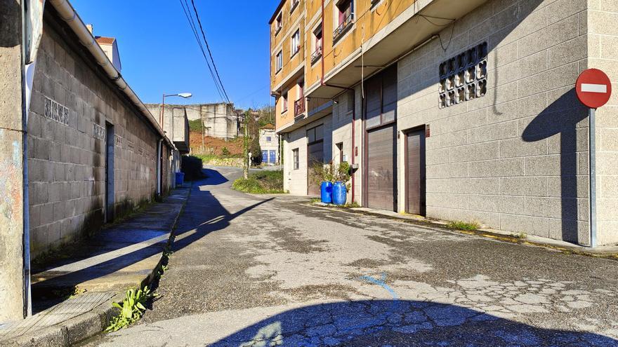 El ensanche del acceso a Samertolaméu comenzará tras la obra del Camiño de Fontán, en Domaio