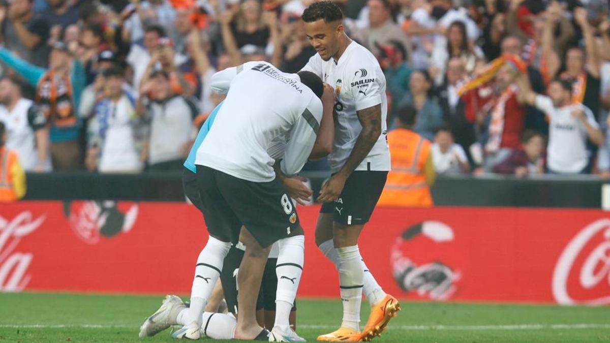 Celebración del gol de Lino