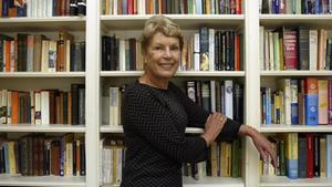 zentauroepp3772633 author ruth rendell poses at her home in west london  oct  1200318162000