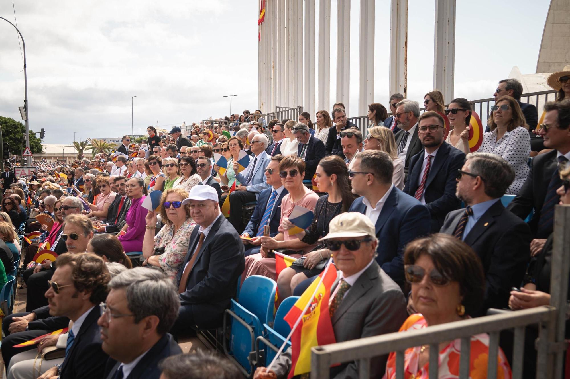 Las mejores imágenes del desfile militar de las Fuerzas Armadas en Tenerife con la presencia de Sus Majestades los Reyes