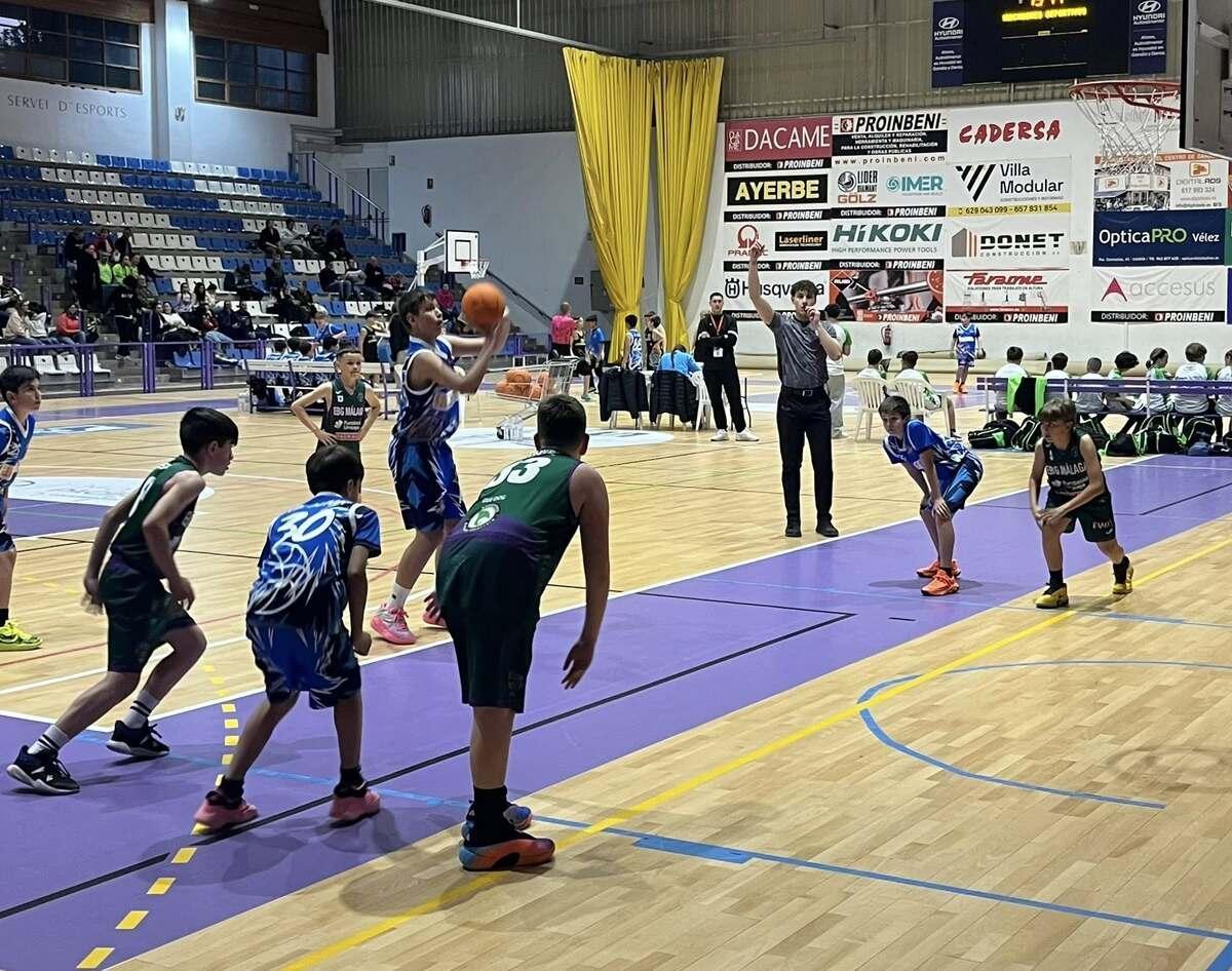Un partido de baloncesto del torneo disputado en Gandia