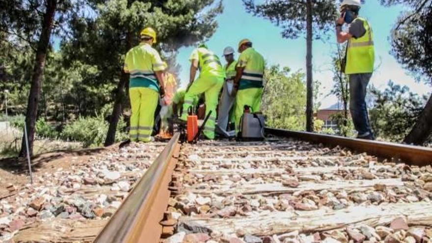 Imágenes de las obras acometidas el pasado verano para mejorar la seguridad de la línea.