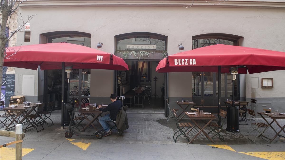 La terraza del restaurante Benzina, en Barcelona.