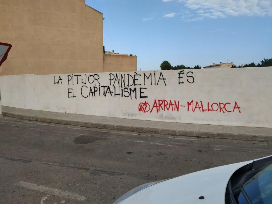 Pintadas contra el turismo en Santanyí