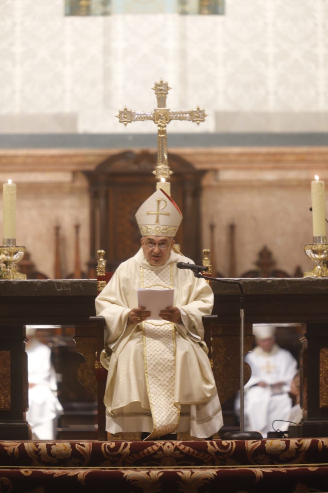 El nuevo arzobispo de València toma posesión en la catedral