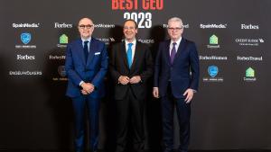 Andrés Rodríguez, presidente y editor de Forbes España; Gonzalo Gortázar, consejero delegado de CaixaBank; y Pablo Isla, Global Senior Advisor de Cinven