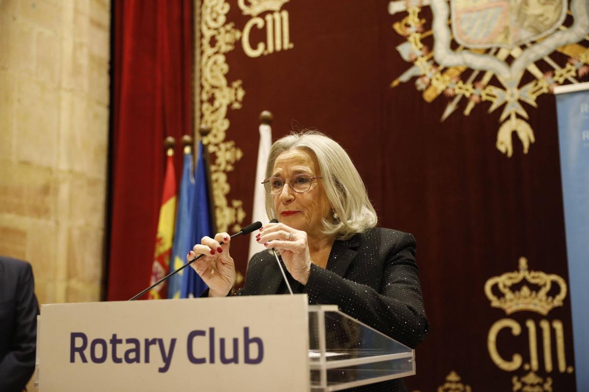 Montaña Sánchez-Arévalo recibe el premio "Mujer Trabajadora" del Rotary Club de Oviedo