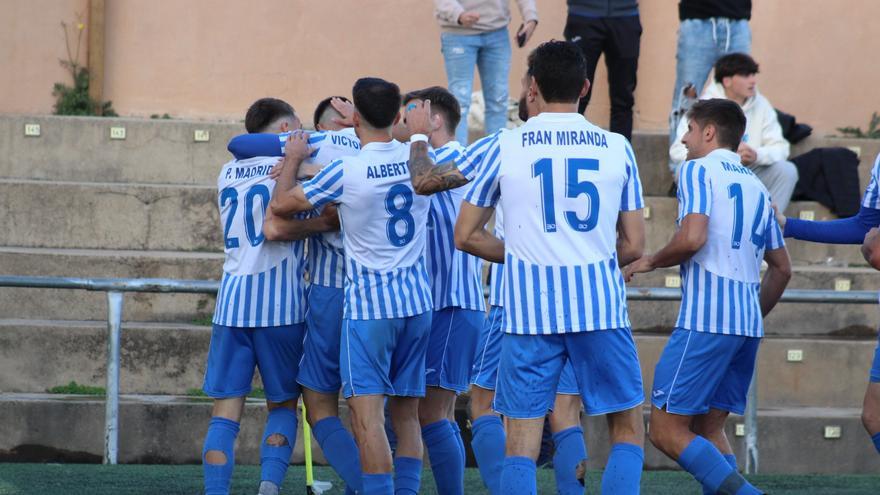 El primer equipo del CF Gandia decide no entrenar por los impagos del club