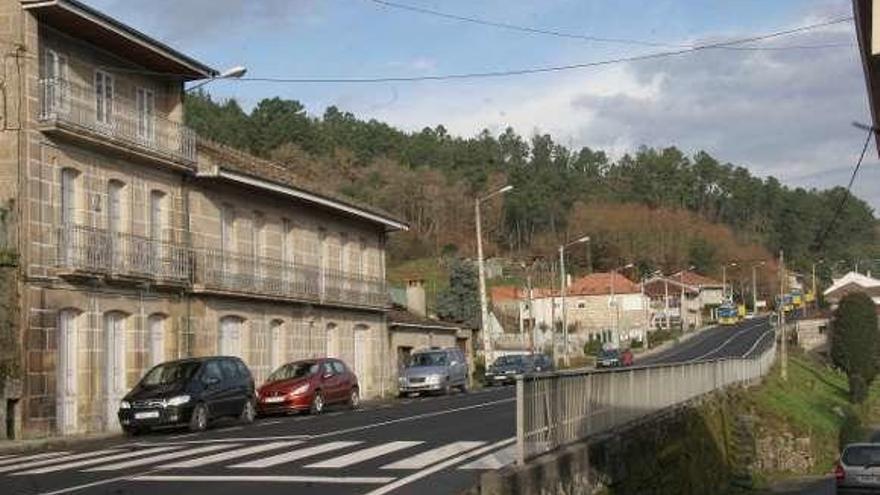 Carretera N-541 a su paso por Punxín. // I. Osorio