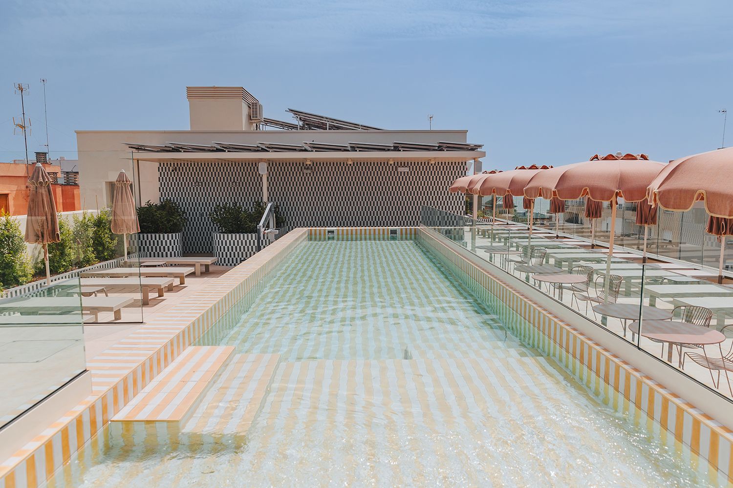 Así es el nuevo hotel de Valencia que tiene la playa de la Malvarrosa a pocos pasos