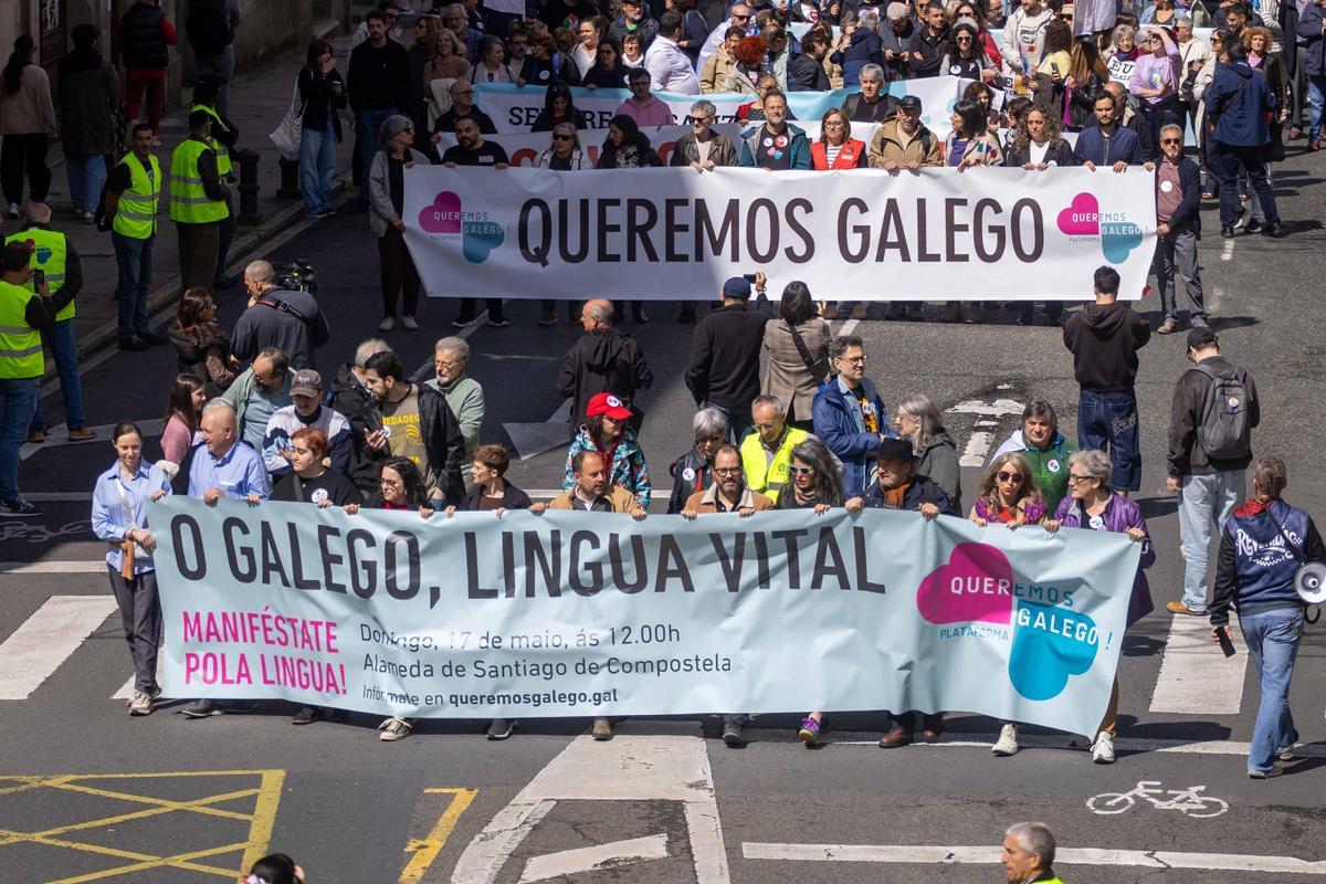 O galego inunda Santiago nun 17 de maio de reivindicación e festa: "Begoña Caamaño tería estado aquí con nós"