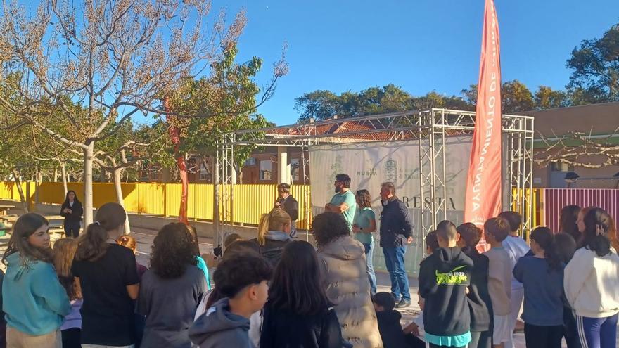 El Plan Foresta llega al CEIP Juan de la Cierva de Casillas para plantar nuevo arbolado en el centro