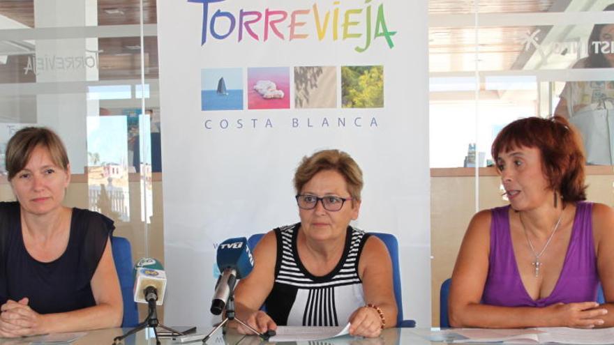 Torrevieja recibe al crucero con ofertas en 35 comercios, una carpa y el tren turístico