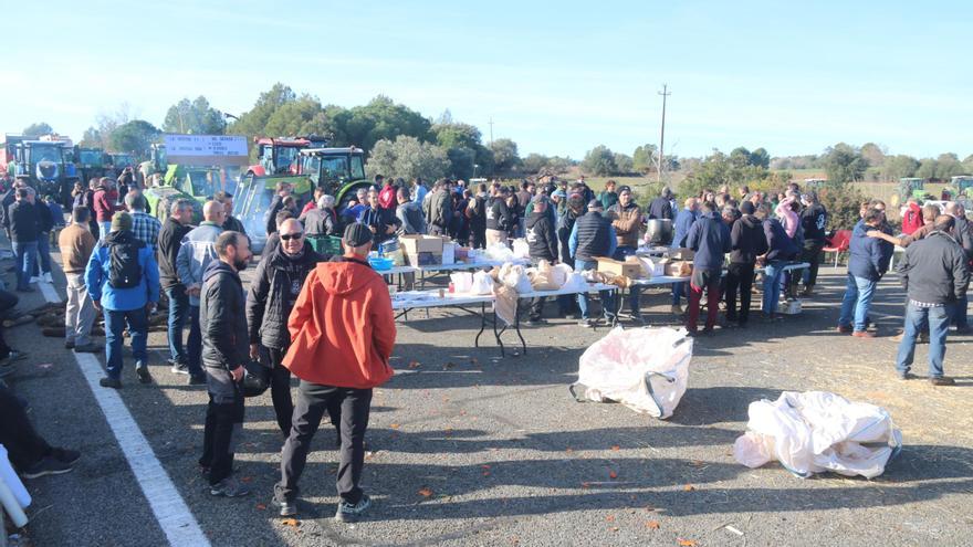 Continuen les afectacions per les protestes de la pagesia gironina