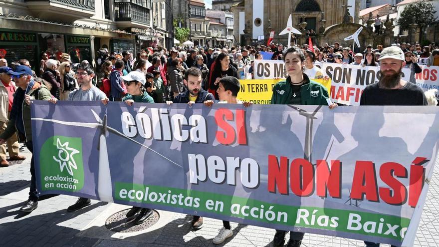 Una manifestación exige en Pontevedra el final de la “depredación energética”