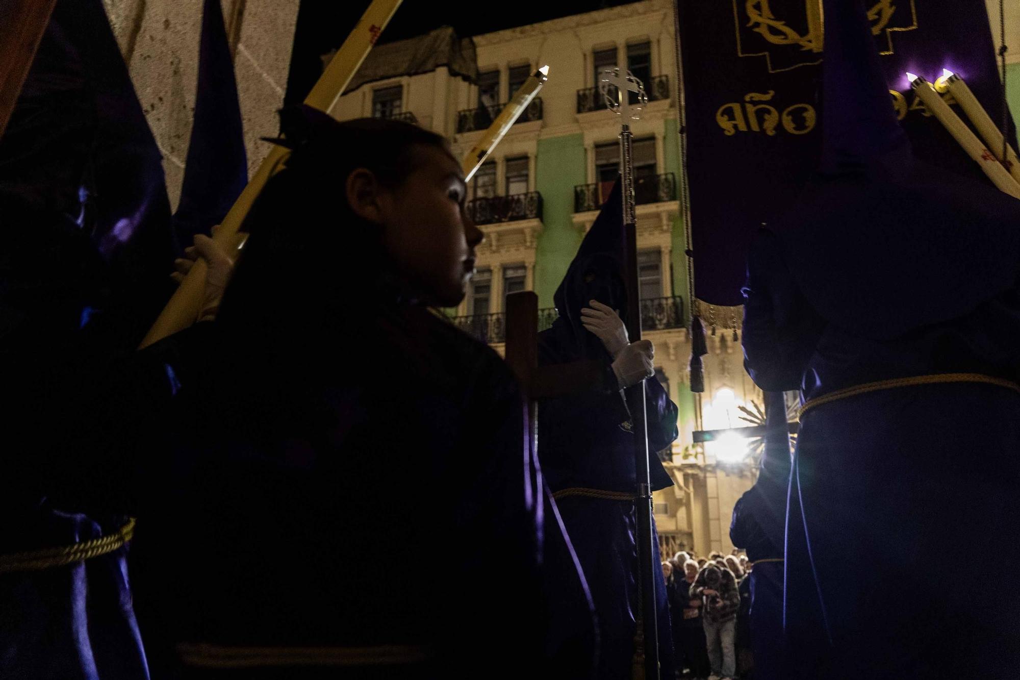 El frio no desluce las procesiones del Martes Santo en Alicante