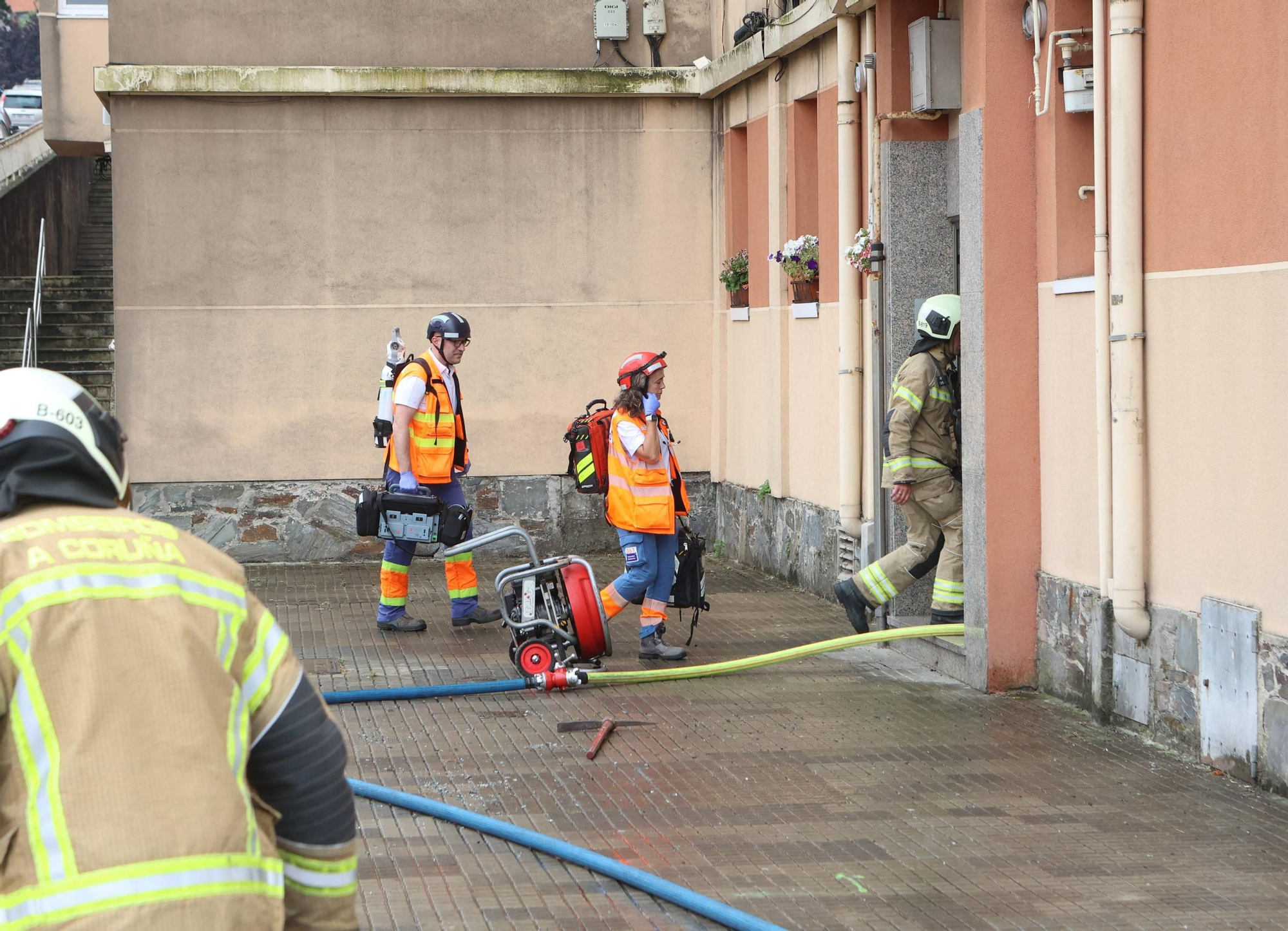 Incendio en un edificio de la calle Camelias