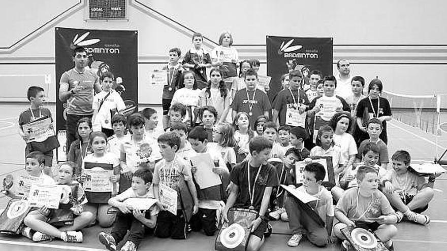 Participantes en la segunda edición del programa «Se busca campeón» de bádminton.
