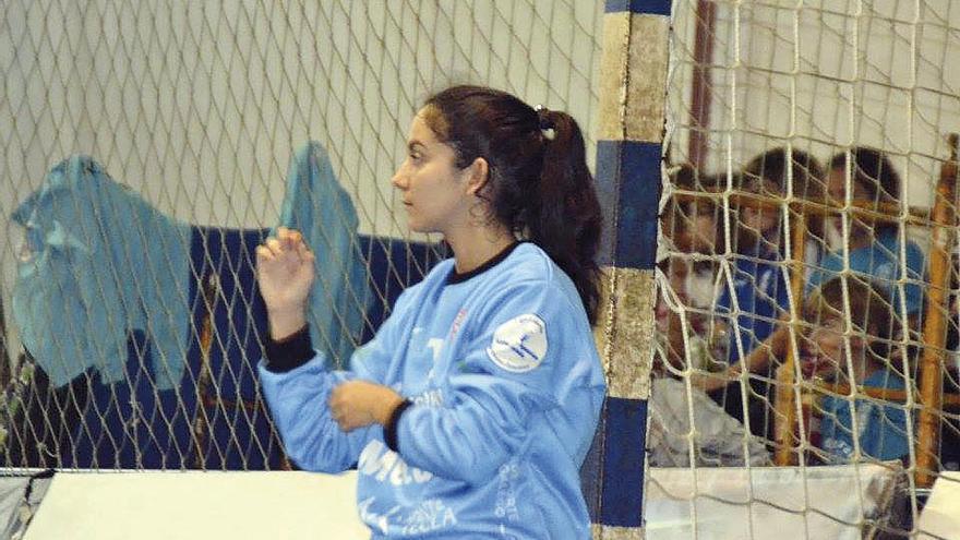 Maura Fernández, durante el partido del domingo ante el Bnei Herzliya, en A Sangriña. // Francisco Pombal