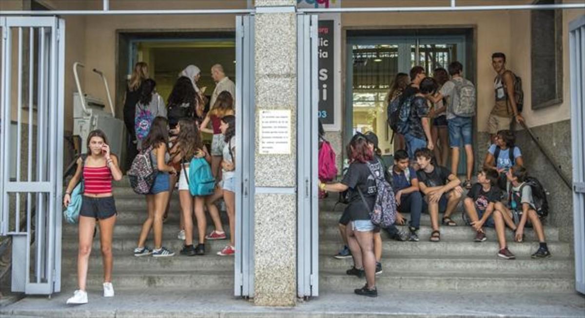 Inicio del curso escolar en el instituto de secundaria Moisès Broggi de Barcelona.