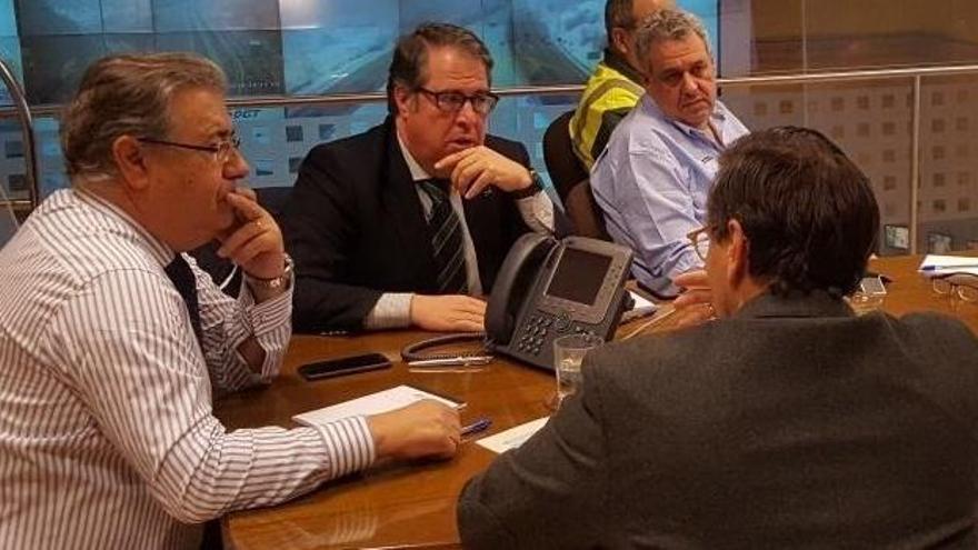 Juan Ignacio Zoido y Gregorio Serrano, en una reunión en Tráfico.