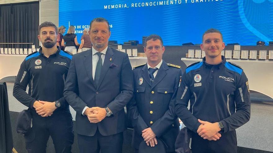 Agentes de la Policía Local de Castrillón se desplazan hasta Catarroja, en Valencia, por el acto Institucional de reconocimiento de actuación tras la Dana